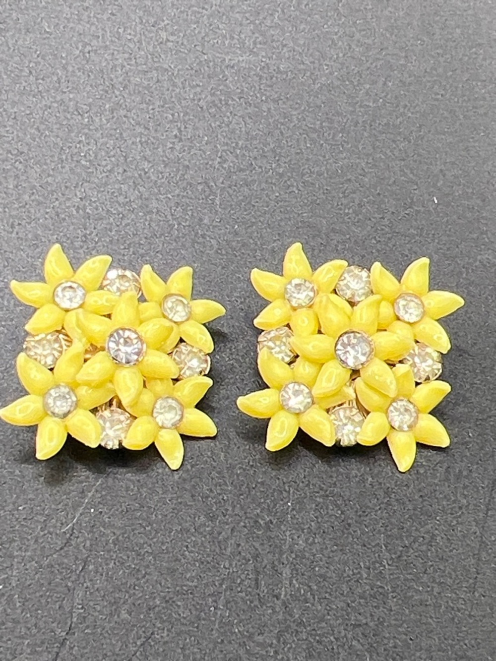 Adorable! Vintage Yellow Floral Crystal Cluster Earrings